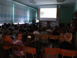 Rok szkolny 2022-2023 - 60 - Wizyta absolwentki Mileny Idzior